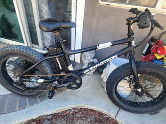 EBIKE. SWAGTRON  20in  WHEEL. LOW  MIKES WITH KEYS