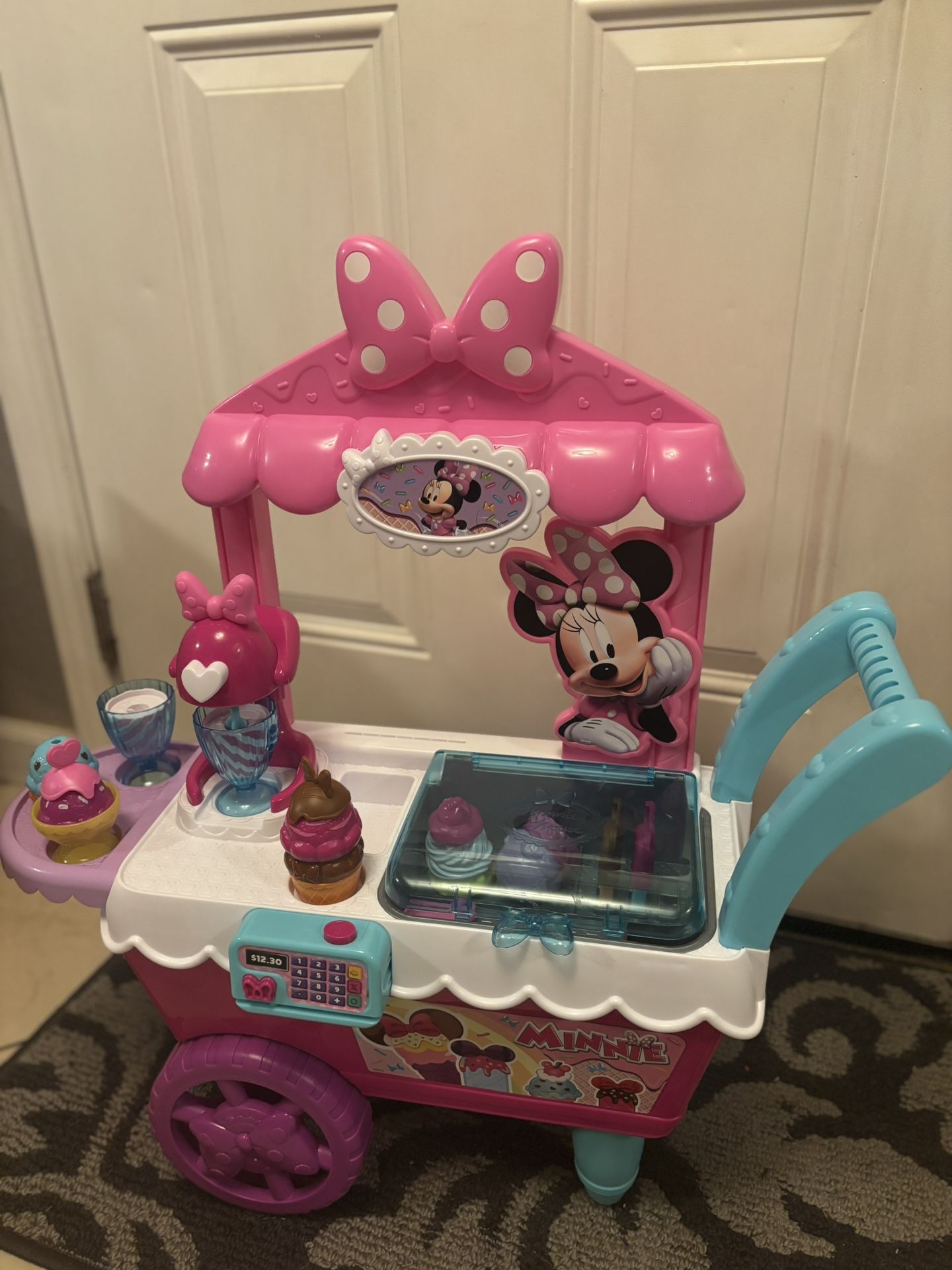 Minnie Mouse Ice Cream Cart