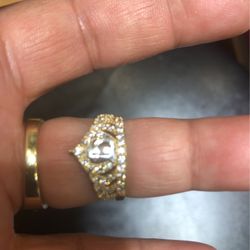  14 Karat yellow gold crown ring