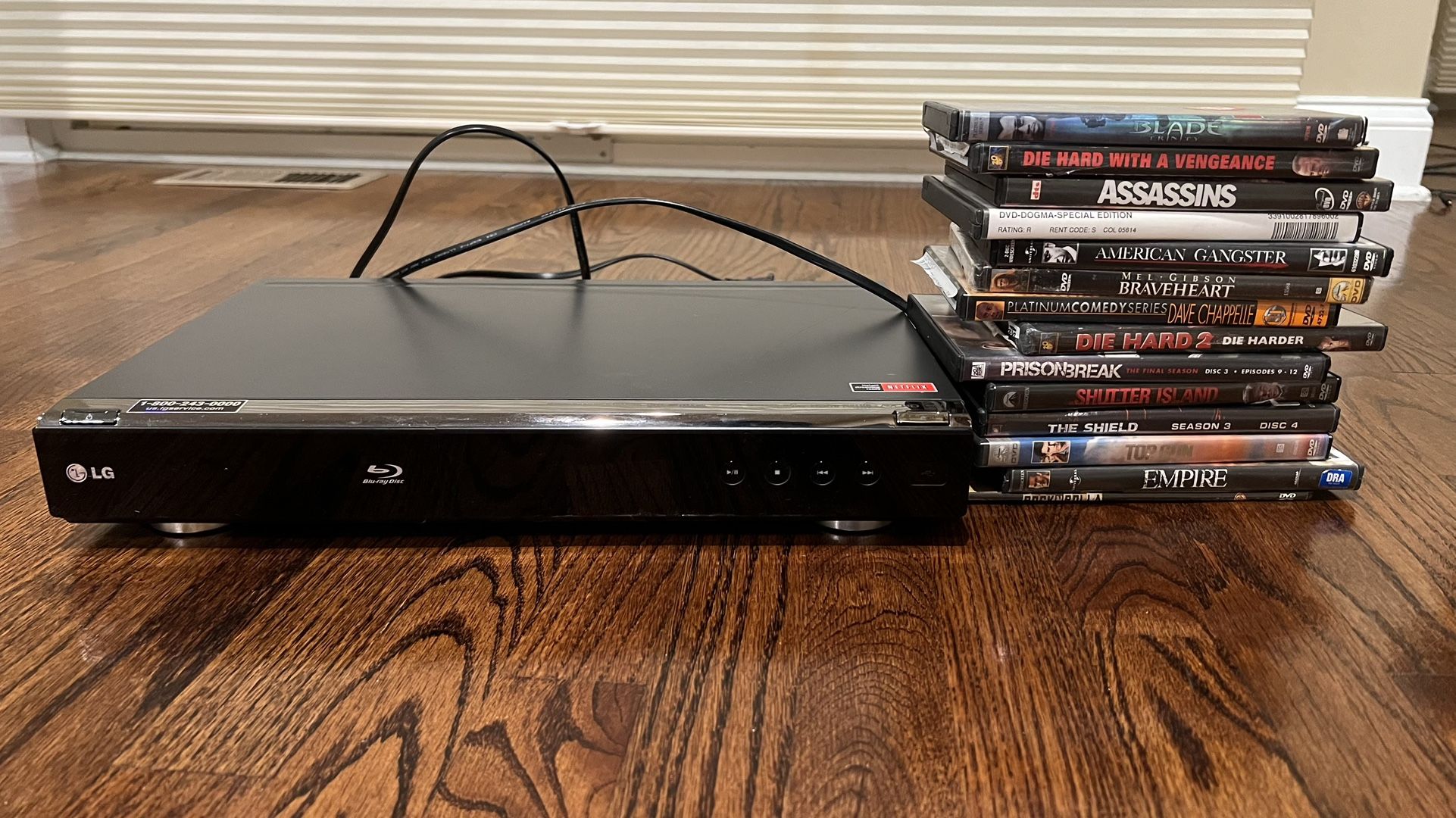 Blue ray / DVD player + remote + DVDs