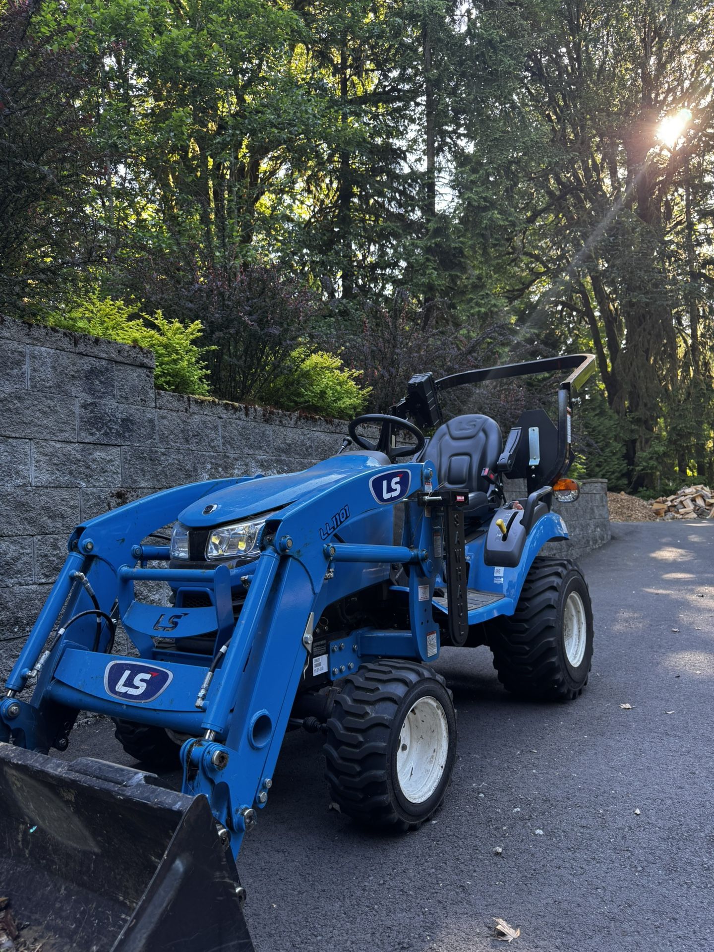 2021 LS MT125 Tractor For sale. Comes With Auger With 12 Inch Wide Bit, And 2021 Rankin SM150 60 Inch 3 Point finish mower