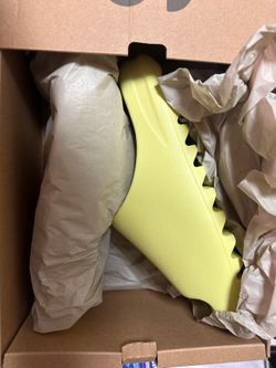 Yeezy Slide Glow