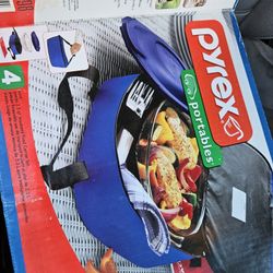 NEW Pyrex Insulated Food Carrier $12.99