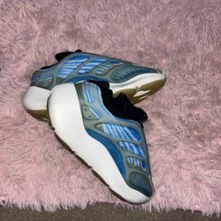 Yeezy Boost 700 V3 “Arzareth” – Size US 7