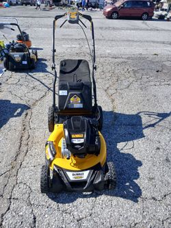 Maquina Dewalt De gasolina para cortar pasto 21 pulgadas