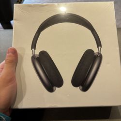Apple AirPod Maxs 