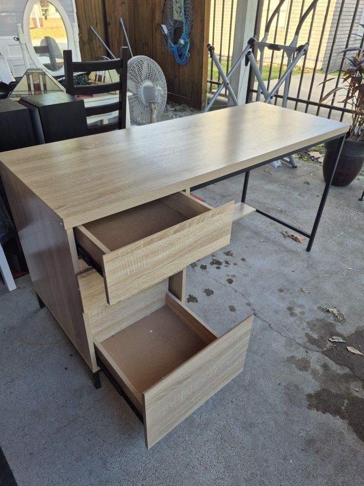 Nice Used Large 5ft Office Desk. Middle Drawer Does Not Open.