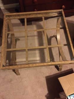 Table and lamp selling together. LIKE NEW