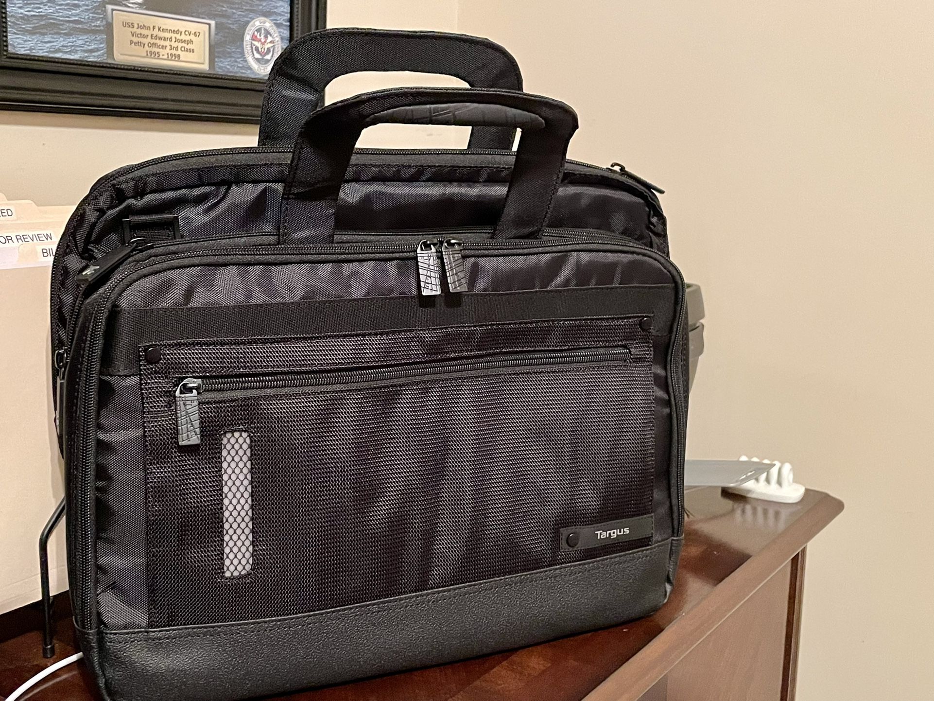 NEW Targus  Computer and Accessories Bag with FREE iPad Pro 12.9 2017 Case