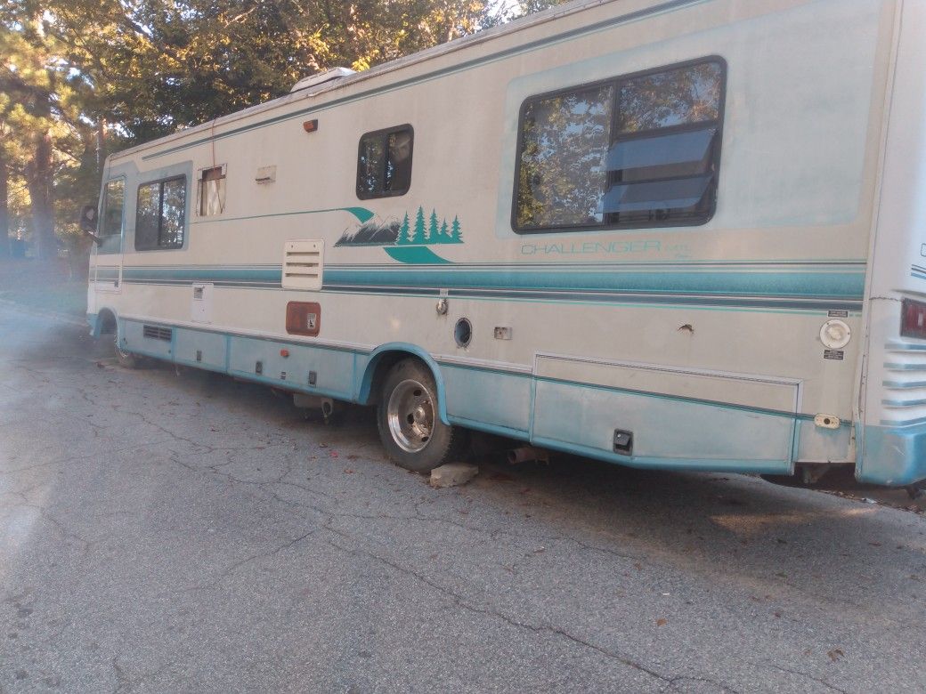 1994 Challenger Damen RV Motorhome Camper