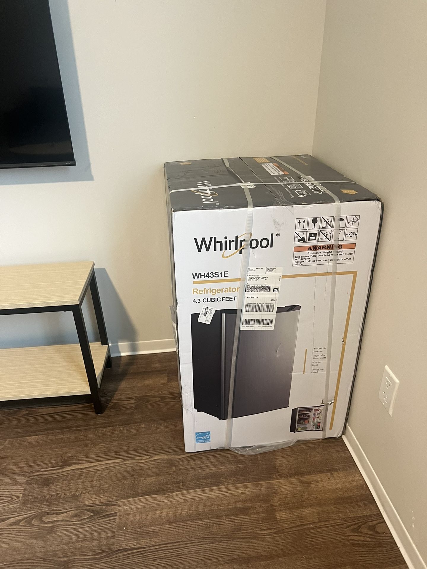 Whirlpool 4.3 cu ft Mini Refrigerator Stainless Steel WH43S1E