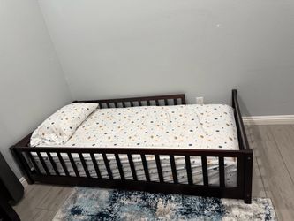 Floor bed Twin size