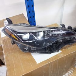 2017 - 2019 Toyota Corolla Se Right Headlight $