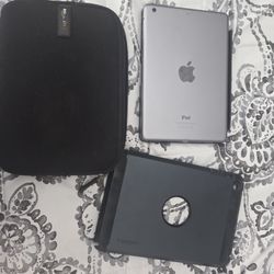 IPAD Mini 2 With Keyboard And Case