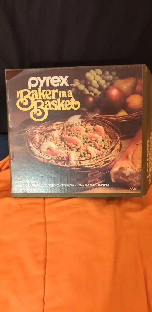 PYREX BAKER IN A BASKET