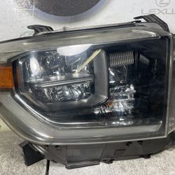 2018 2019 2020 Toyota Tundra Right Passenger Side Full LED Headlight OEM