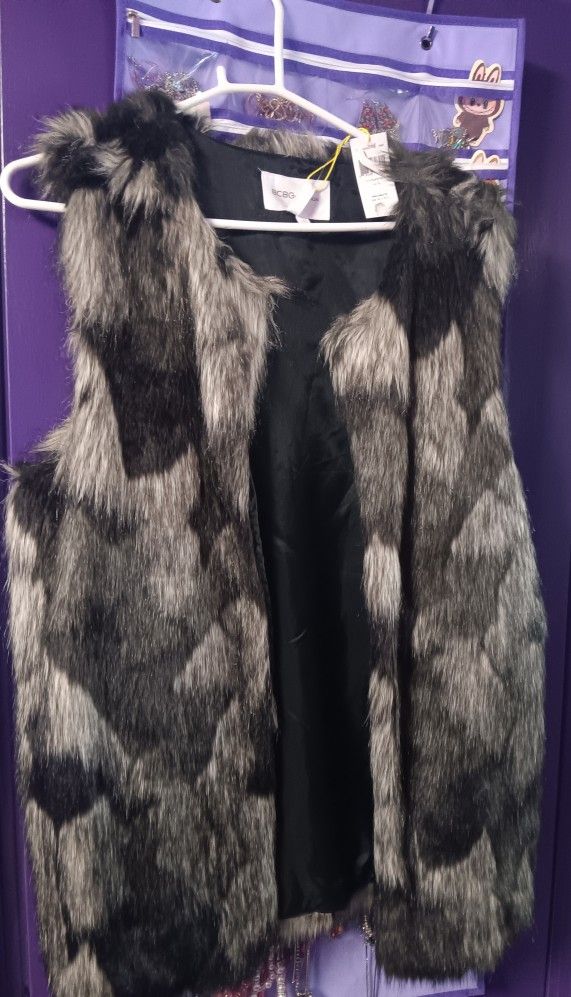 New Faux Fur Vest L/XL New