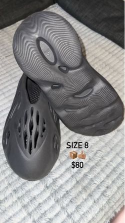 Black YZY Foam Runners size 8