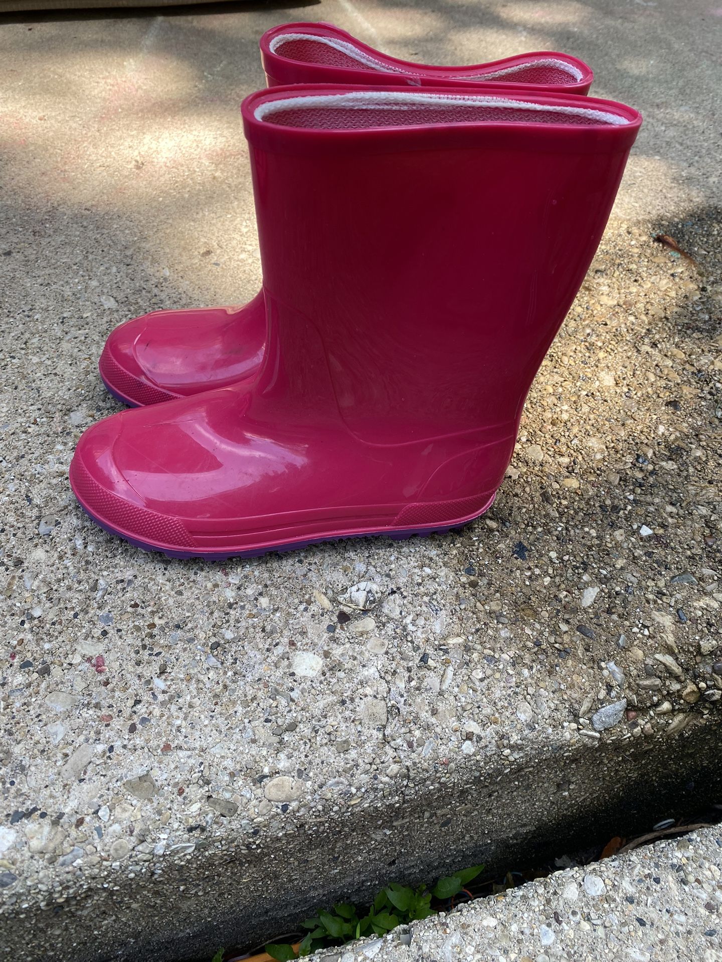 New 2/3 Girls Rain Boots. Hot Pink 