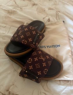 L V woman Size 8 Puffer Slides 