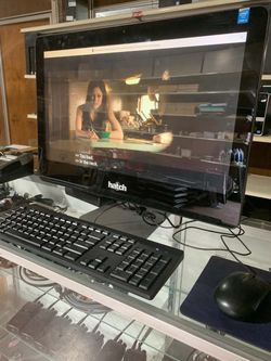 AIO 830 desktop touchscreen computer. All in one I3-6100 @ 3.20 GHz  4 GB RAM  256GB SSD WINDOWS 10 pro.