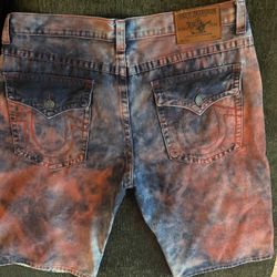 TRUE RELIGION SHORTS SIZE 40 GREAT CONDITION 