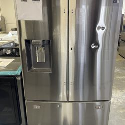 Samsung 28 Cu. Ft. French Door Refrigerator W/ Food Showcase