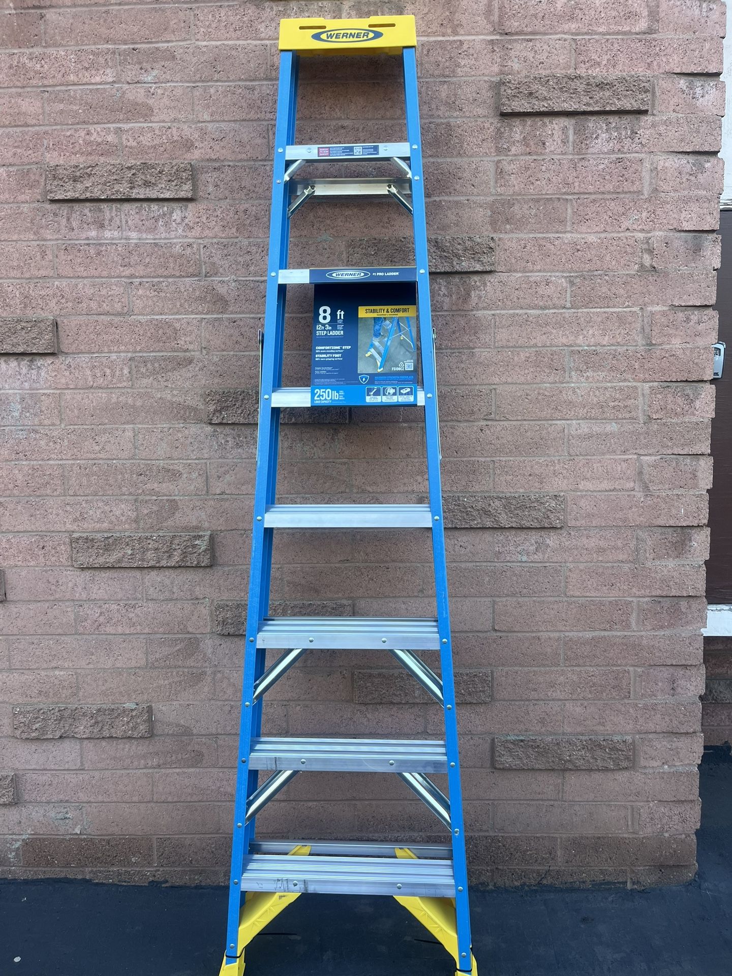 8 FEET FIBERGLASS LADDER