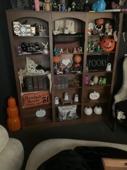 Triple arch bookcase great condition. Great for books and decor