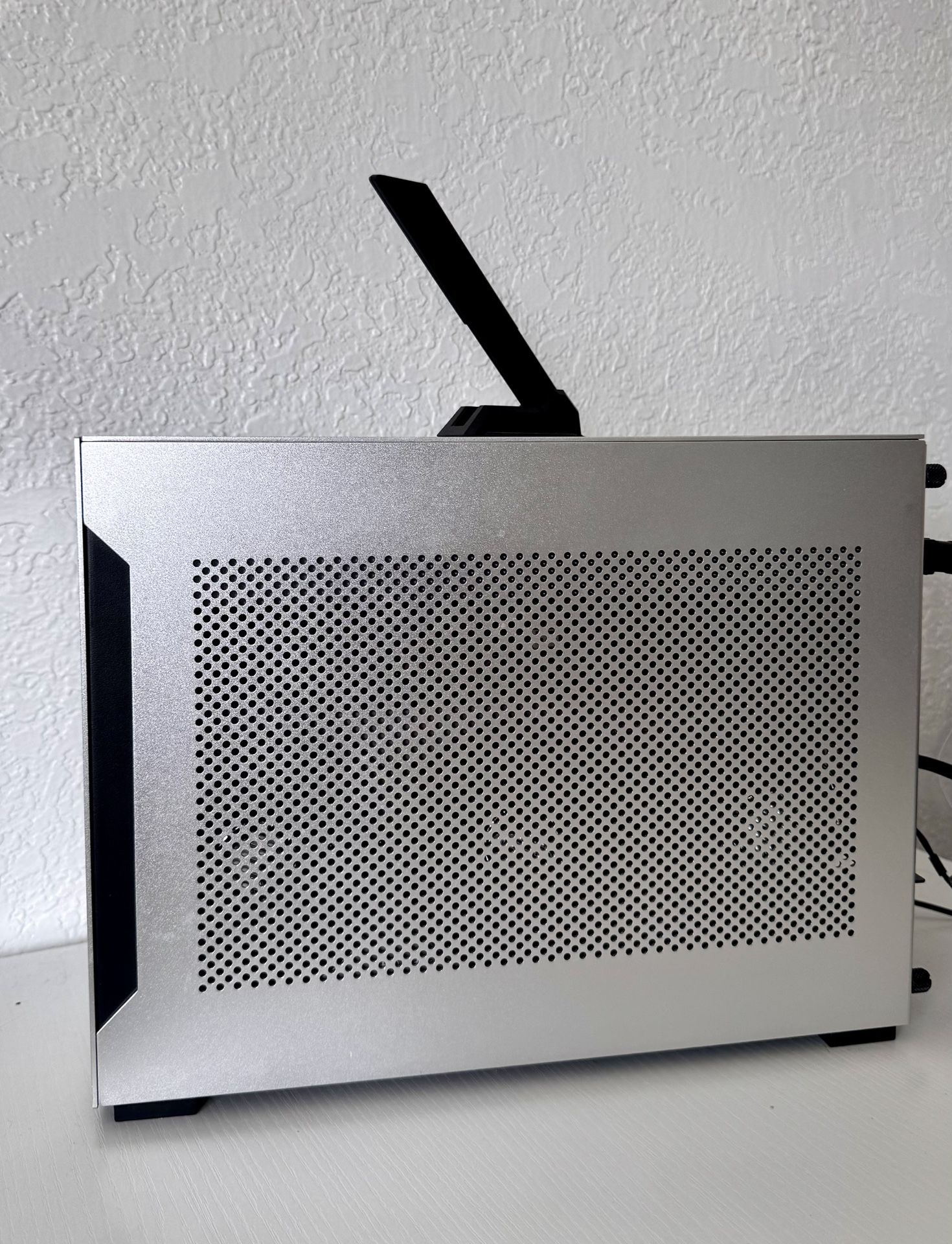 Mini Atx Pc With AMD Radeon Rx 7800xt And 13th Gen Intel Core I7-13700k