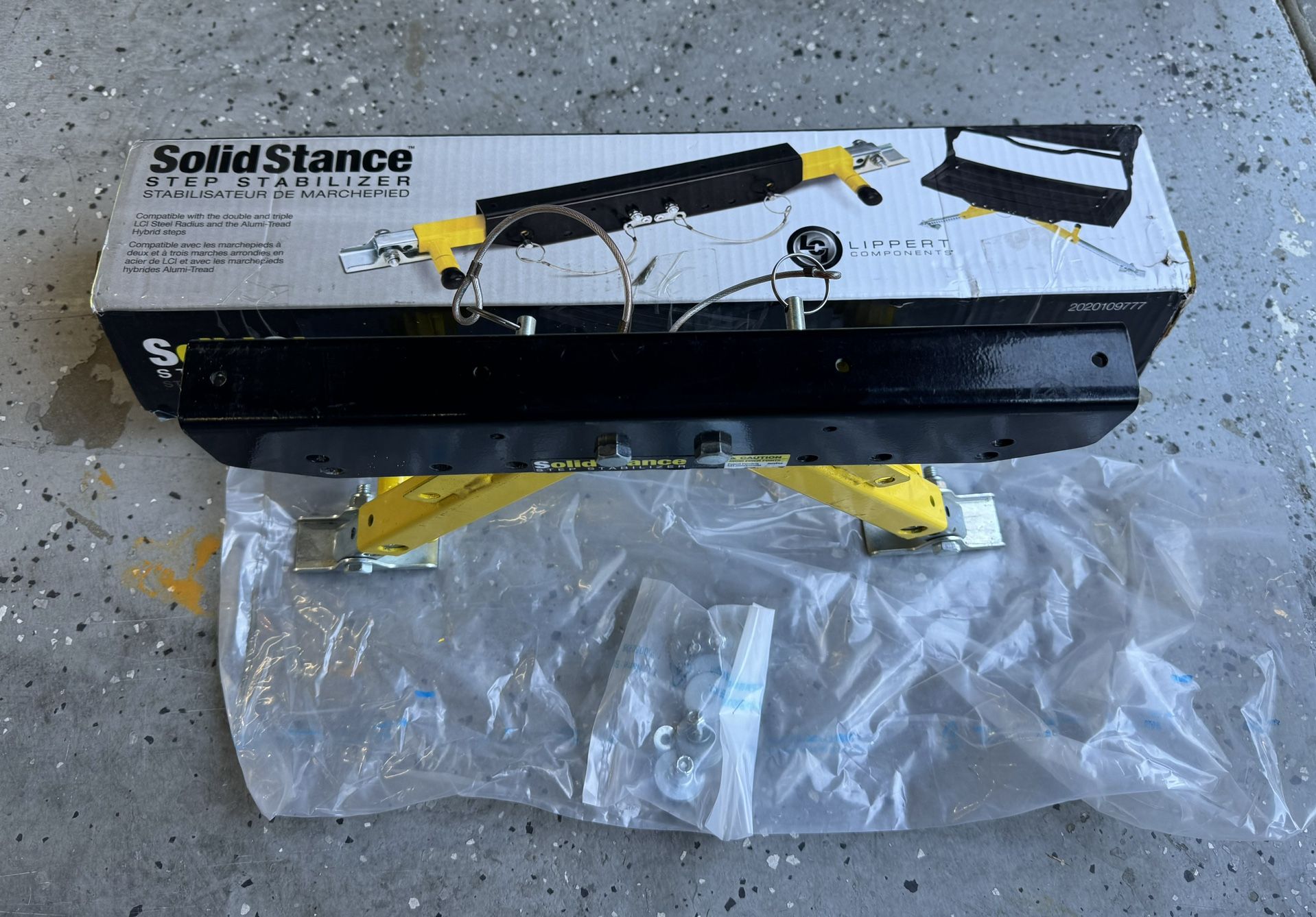 Lippert Solid Stance RV Step Stabilizer Kit for 5th Wheels, Travel