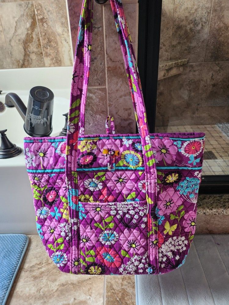 Vera Bradley Vera Tote Bag – Retired Flutterby print