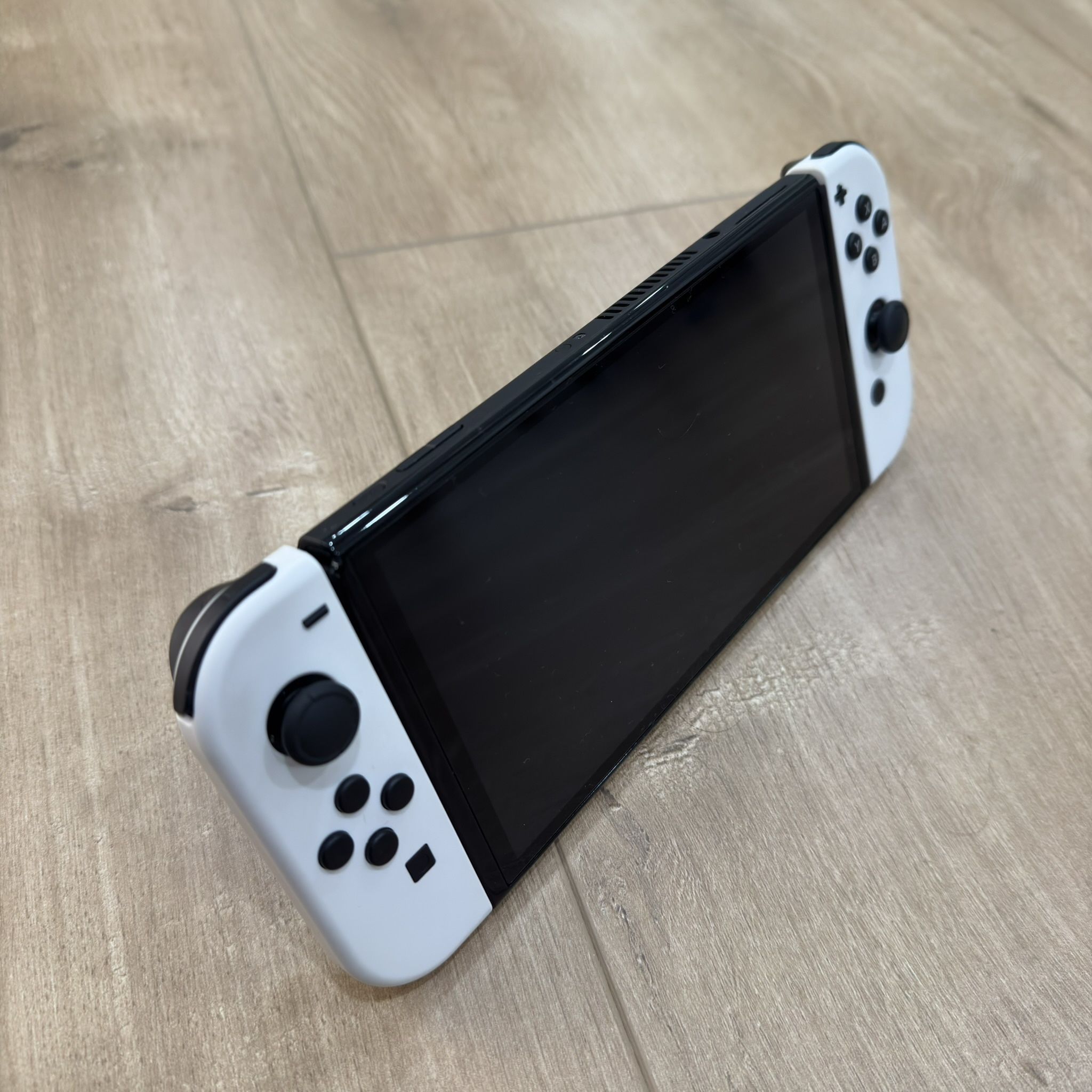 Nintendo Switch OLED + 3 Games