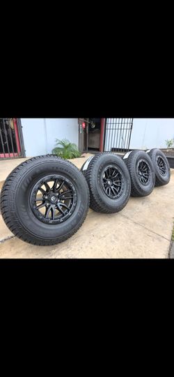 17" Fuel Rebel w/ 35x12.50R17 Americus Tires