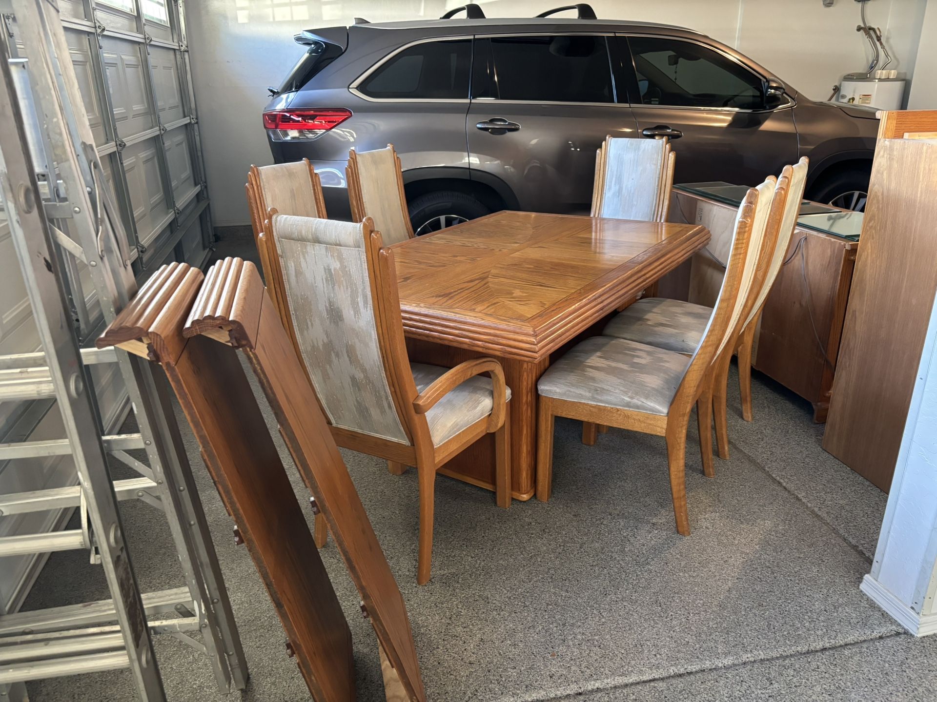 Oak Dining Table, Chairs And Matching Hitch