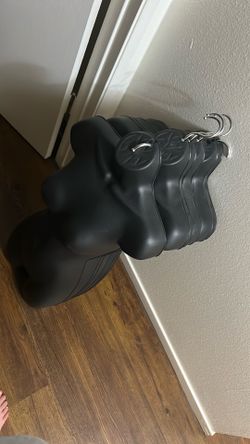 Mannequin hangers