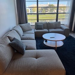 Like‑New Modular Sectional Sofa – Light Gray