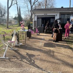 Yard Sale. Everything Must Go 