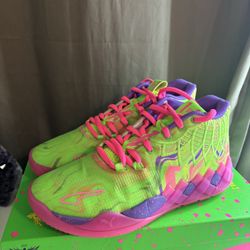 MB 01 Inverse Toxic Basketball shoes