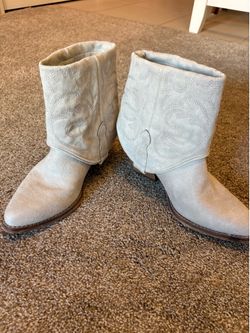 Low cowgirl boots