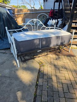 Twin daybed