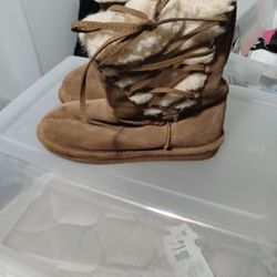 Bear Paw Size 7