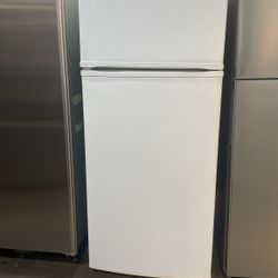 Whirlpool Apartment Size Refrigerator In White 18 Cu Ft 