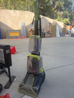 moving sale works very well Carpet clean machine