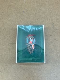 1982 HALLMARK Keepsake “MOUSE IN PINECONE HOME” Christmas ORNAMENT Made in HONG KONG 👀 (please read description)
