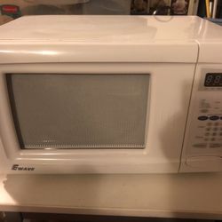 Reduced. Ewave Countertop Microwave 