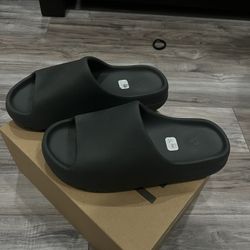 Yeezy Slide Dark Onyx Size 12 