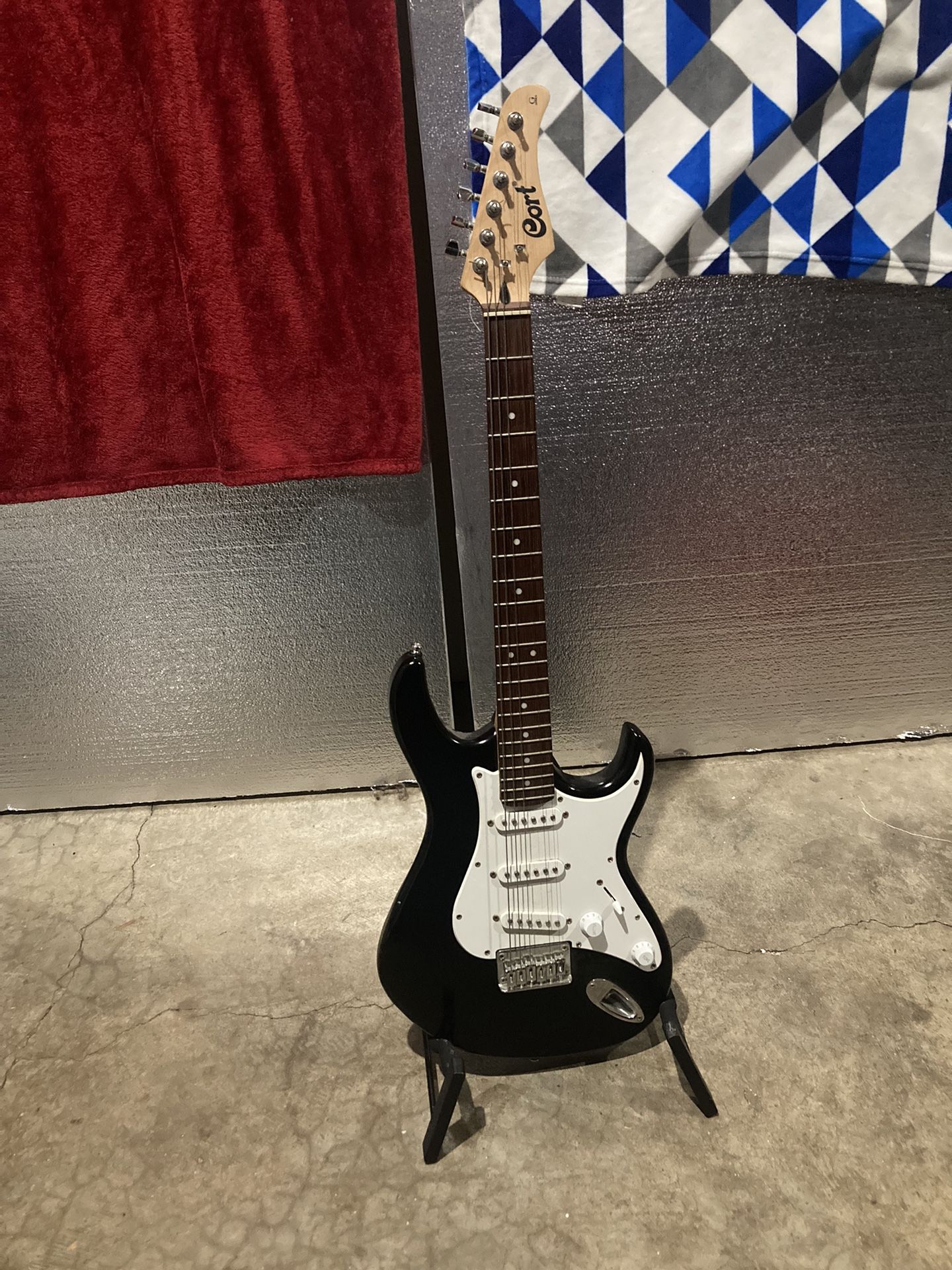 Cort G100