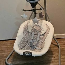 Graco Simple Sway Swing (Musical and Vibration Works)... $60