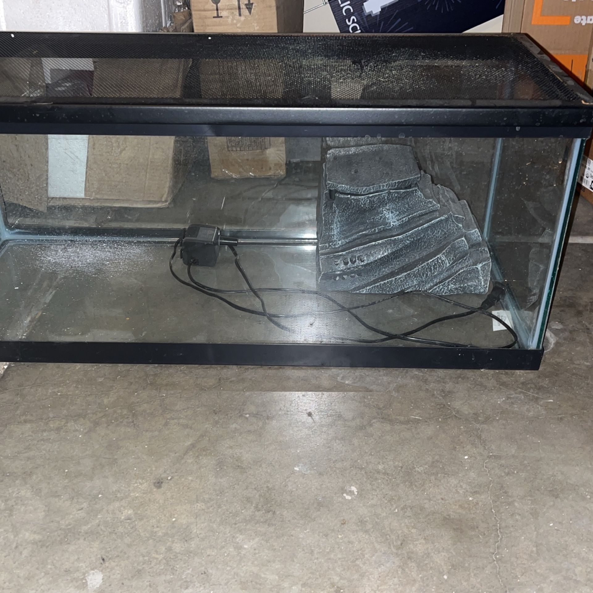 Aquarium With Filter 